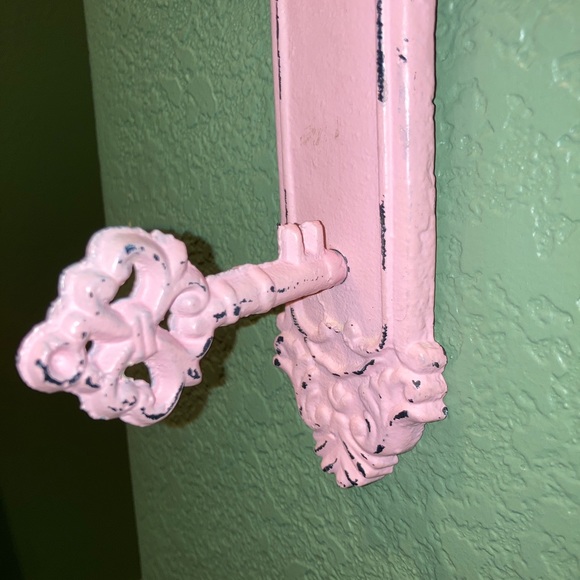 Wall Decor Key Holder - Picture 3 of 5